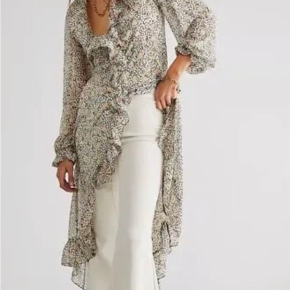 NWT Free People Gigi Floral Chiffon
Maxi Top
Retail $198
Size S - Picture 9 of 14